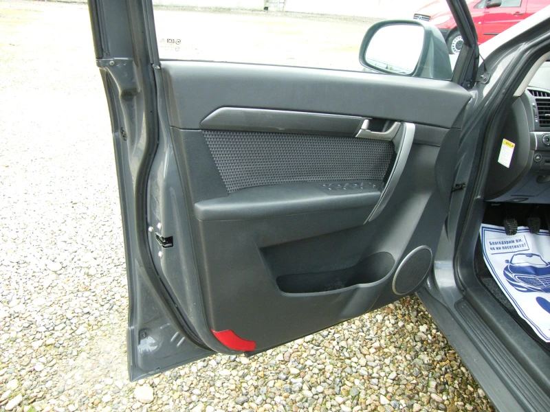 Chevrolet Captiva 2.4i GAZ 4x4 7места, снимка 7 - Автомобили и джипове - 52392300