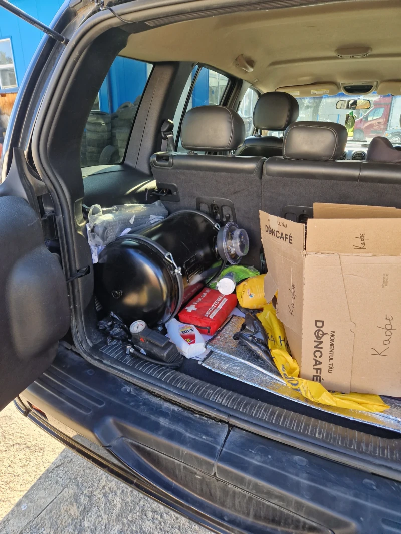 Jeep Cherokee, снимка 4 - Автомобили и джипове - 53281942