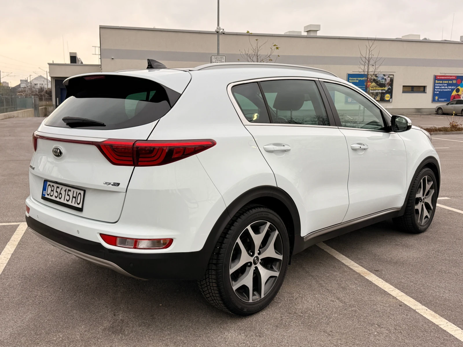 Kia Sportage 1.7CRDI* GT-line* CARPLAY* FULL*  - изображение 4