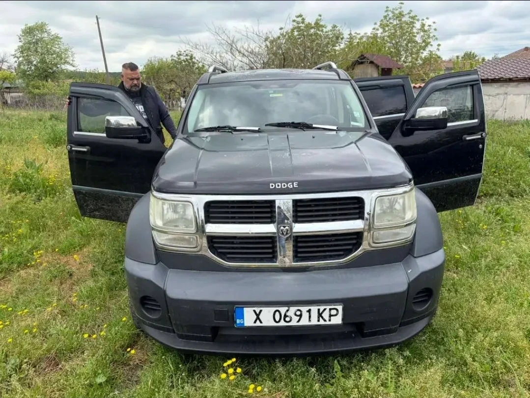 Dodge Nitro, снимка 3 - Автомобили и джипове - 54901328