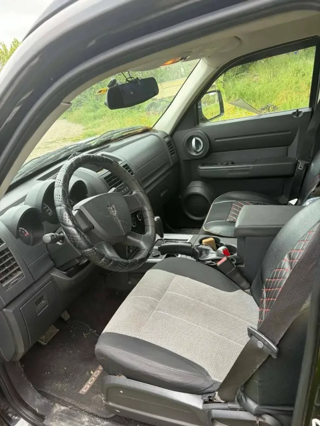 Dodge Nitro, снимка 13 - Автомобили и джипове - 54901328