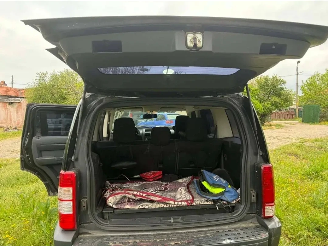 Dodge Nitro, снимка 8 - Автомобили и джипове - 54901328