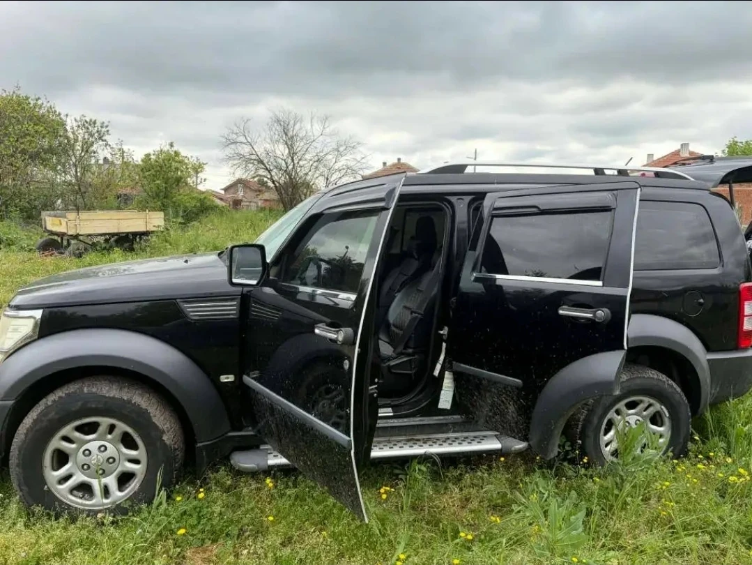 Dodge Nitro, снимка 12 - Автомобили и джипове - 54901328