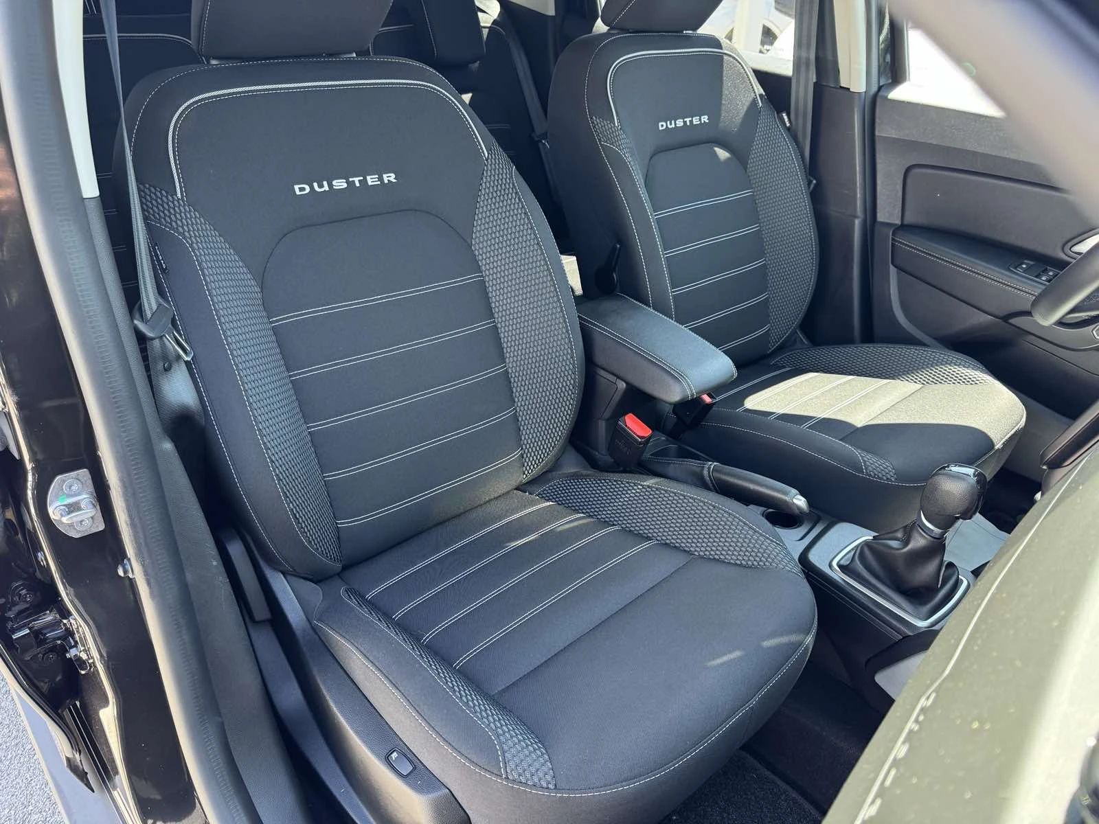 Dacia Duster 1.3 Tcе Автоматик, снимка 9 - Автомобили и джипове - 55543260