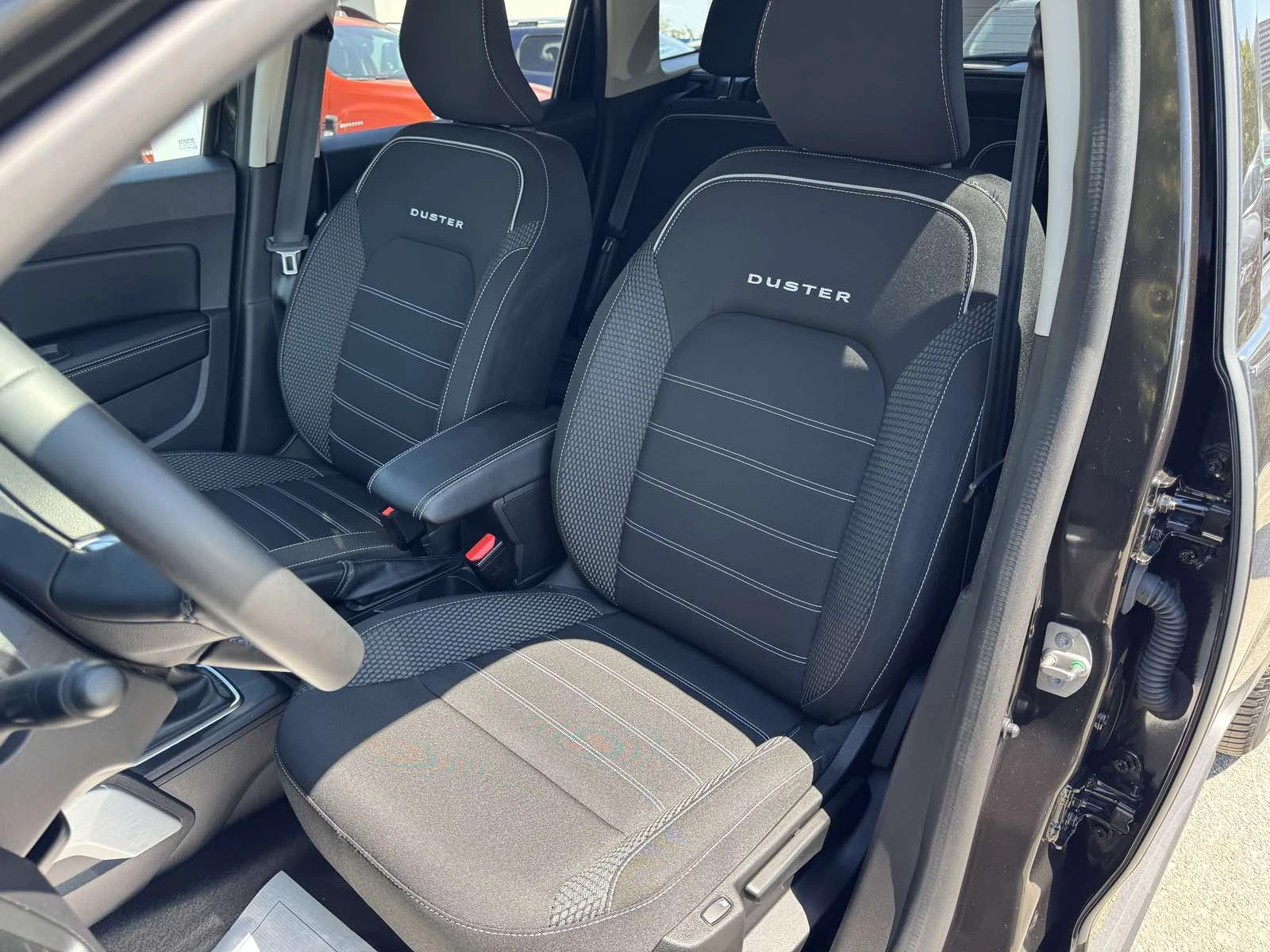 Dacia Duster 1.3 Tcе Автоматик, снимка 13 - Автомобили и джипове - 55543260