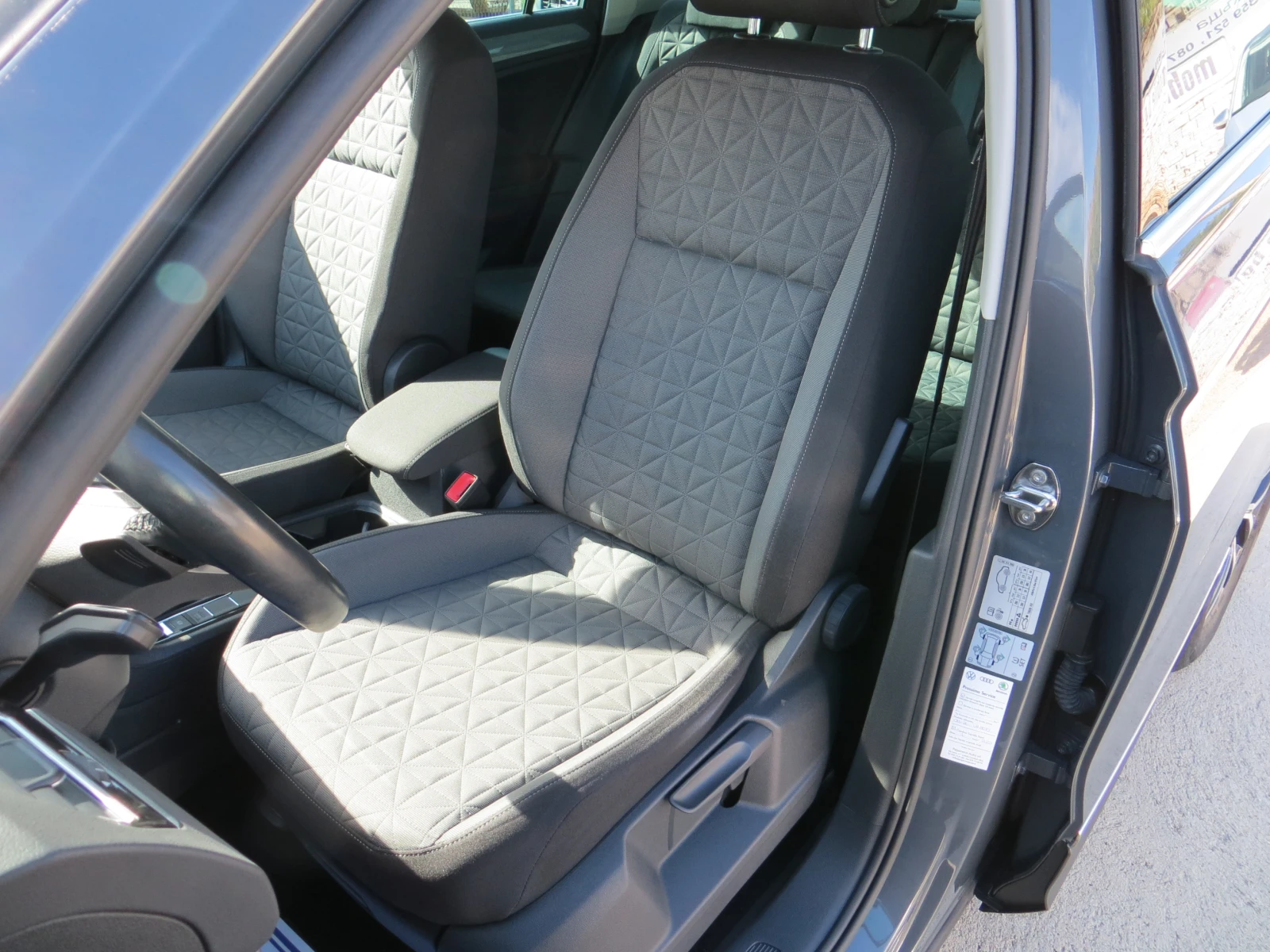 VW Tiguan 2.0TDI-DSG-SCR-ДИСТРОНИК СЕРВИЗНА ИСТОРИЯ-НОВА!!!, снимка 9 - Автомобили и джипове - 56233512