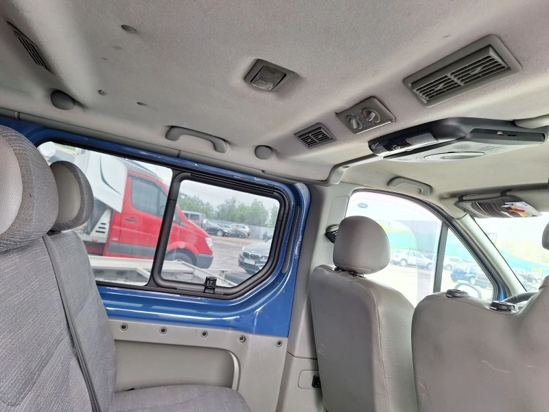 Renault Trafic 2.5 dci, снимка 7 - Бусове и автобуси - 47284636