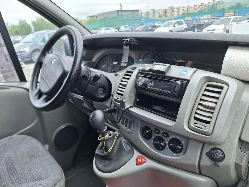 Renault Trafic 2.5 dci, снимка 8 - Бусове и автобуси - 47284636