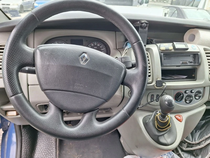 Renault Trafic 2.5 dci, снимка 6 - Бусове и автобуси - 47284636