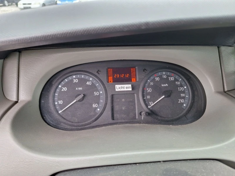 Renault Trafic 2.5 dci, снимка 9 - Бусове и автобуси - 47284636