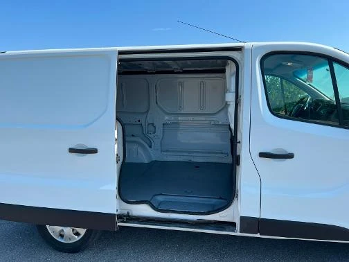 Renault Trafic 3 1.6ТД 125КС ЕВРО 6В РЕГ ОБСЛ ПЕРФЕКТЕН, снимка 8 - Бусове и автобуси - 56230647