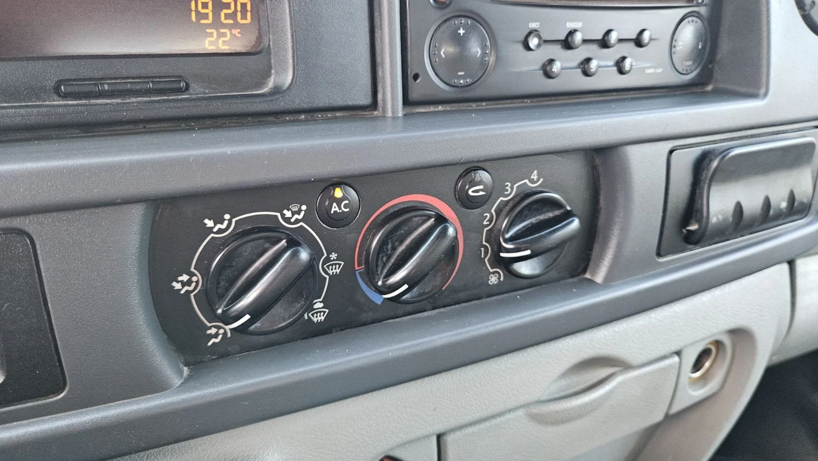 Renault Master 3.00 КЛИМА, снимка 13 - Бусове и автобуси - 55287336