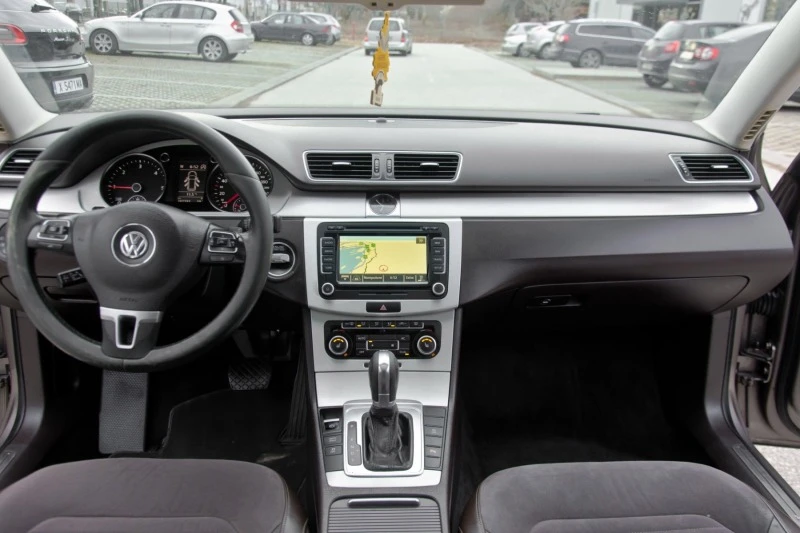 VW Passat 2.0dH-line FULL , снимка 10 - Автомобили и джипове - 45026941