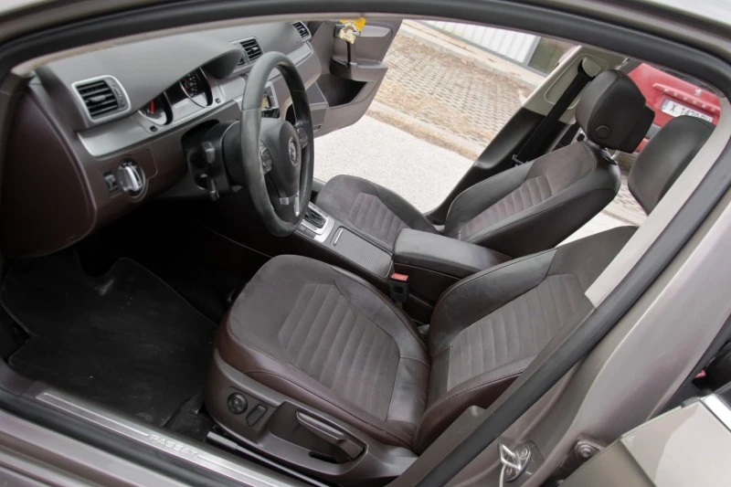 VW Passat 2.0dH-line FULL , снимка 9 - Автомобили и джипове - 45026941