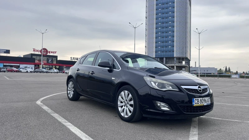 Opel Astra J, снимка 2 - Автомобили и джипове - 47484880