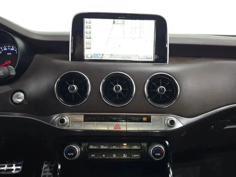 Kia Stinger, снимка 14 - Автомобили и джипове - 56689210