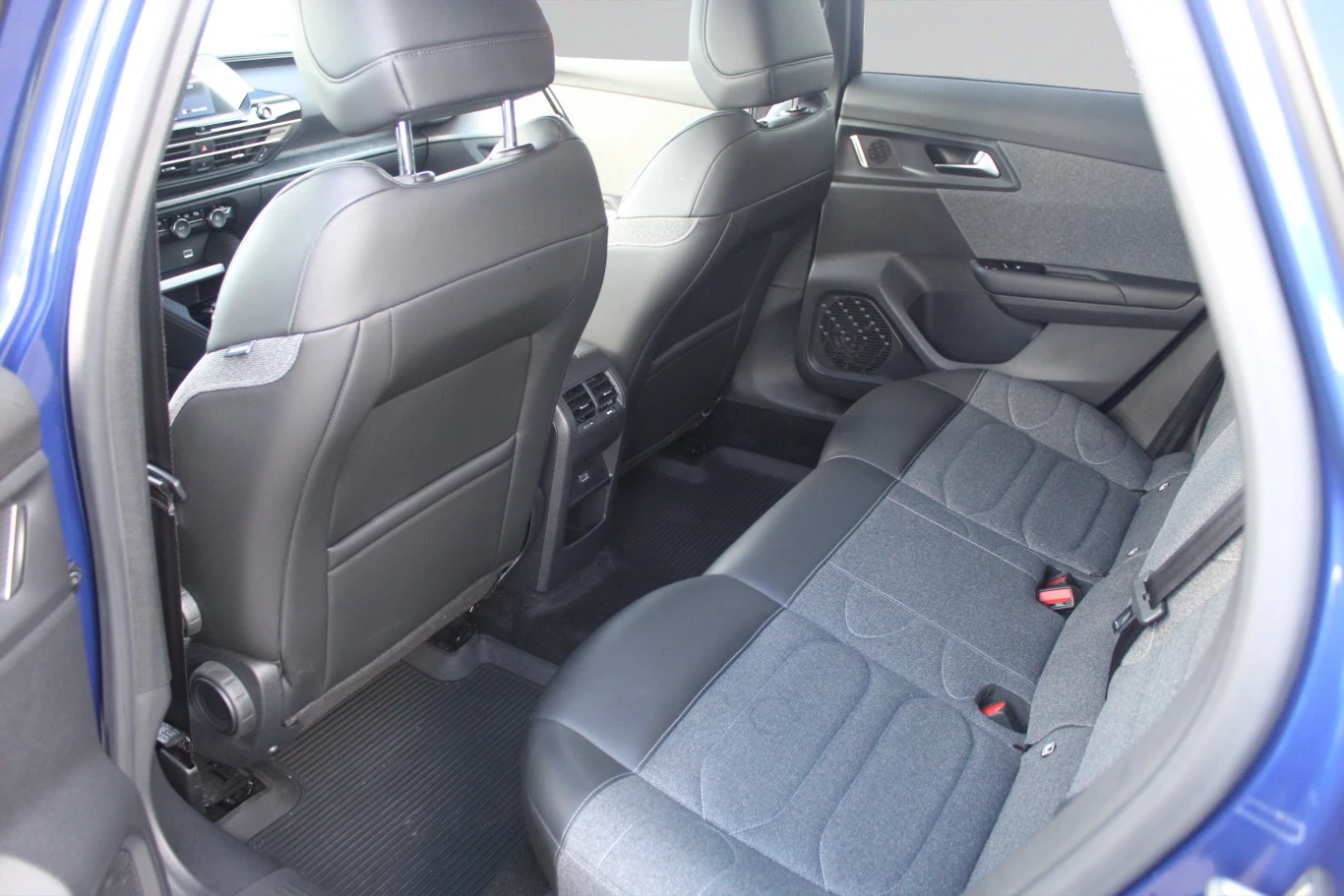 Citroen C5X X FEEL PACK Hybrid 225 e-EAT8 E6 - изображение 6