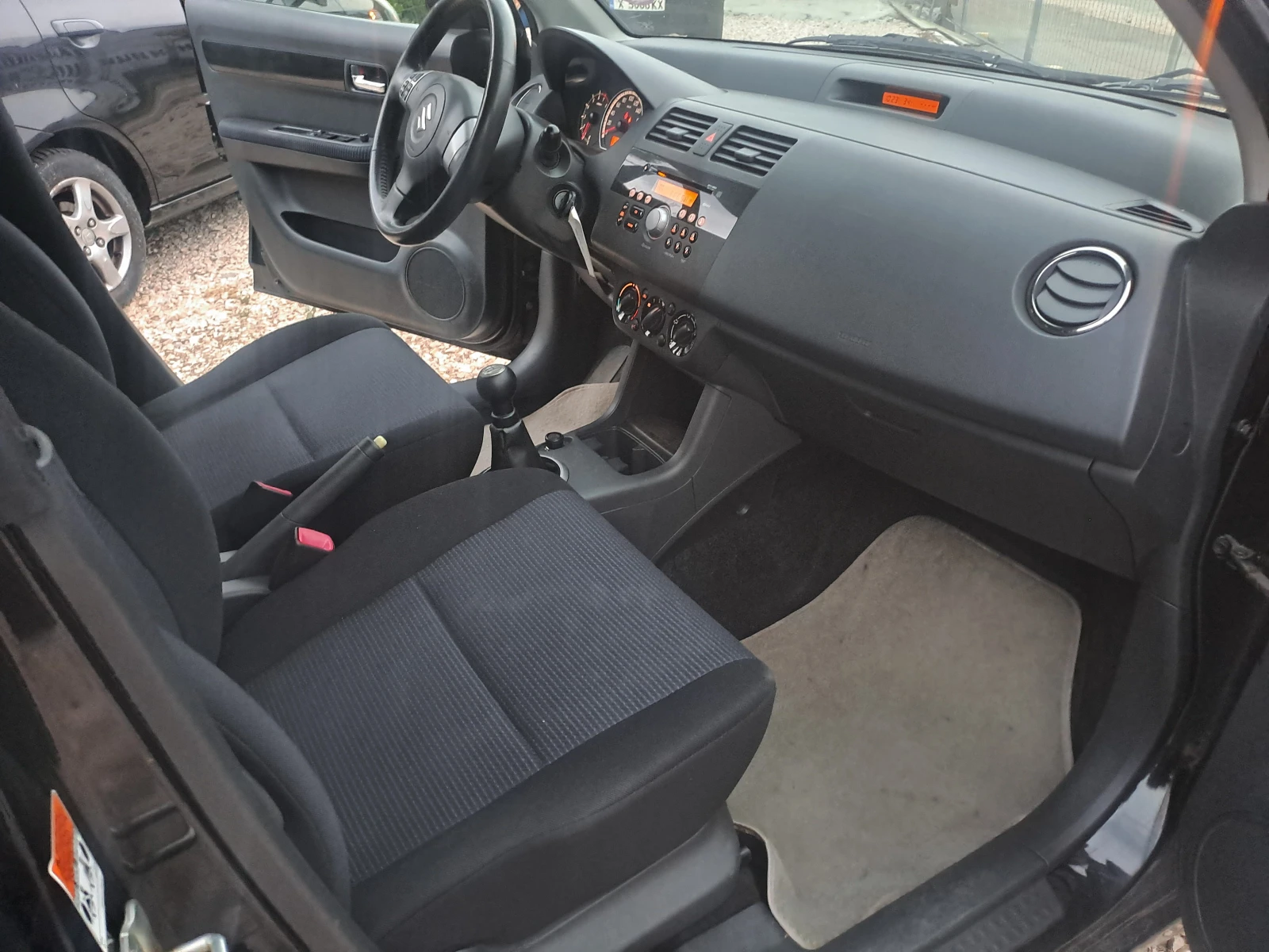 Suzuki Swift 1.3i 4x4 ESKLUZIVE  - изображение 9