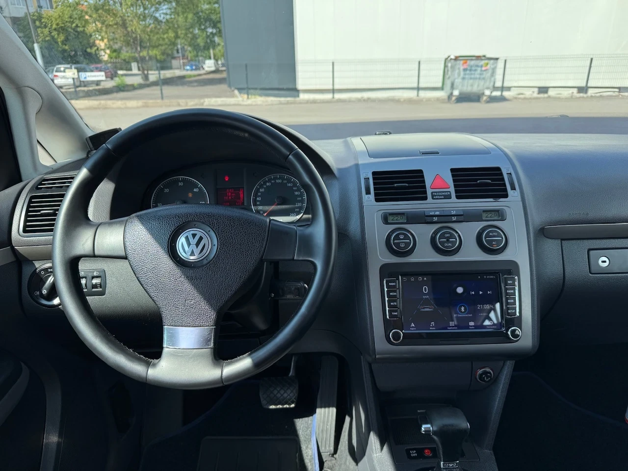 VW Touran 1.9TDI 105кс/АВТОМ./FACELIFT/214000км./НАВИГАЦИЯ - изображение 10
