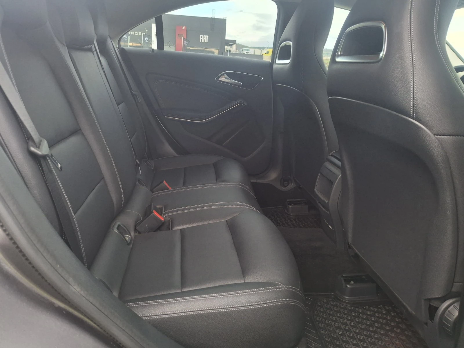 Mercedes-Benz CLA 180  - изображение 7