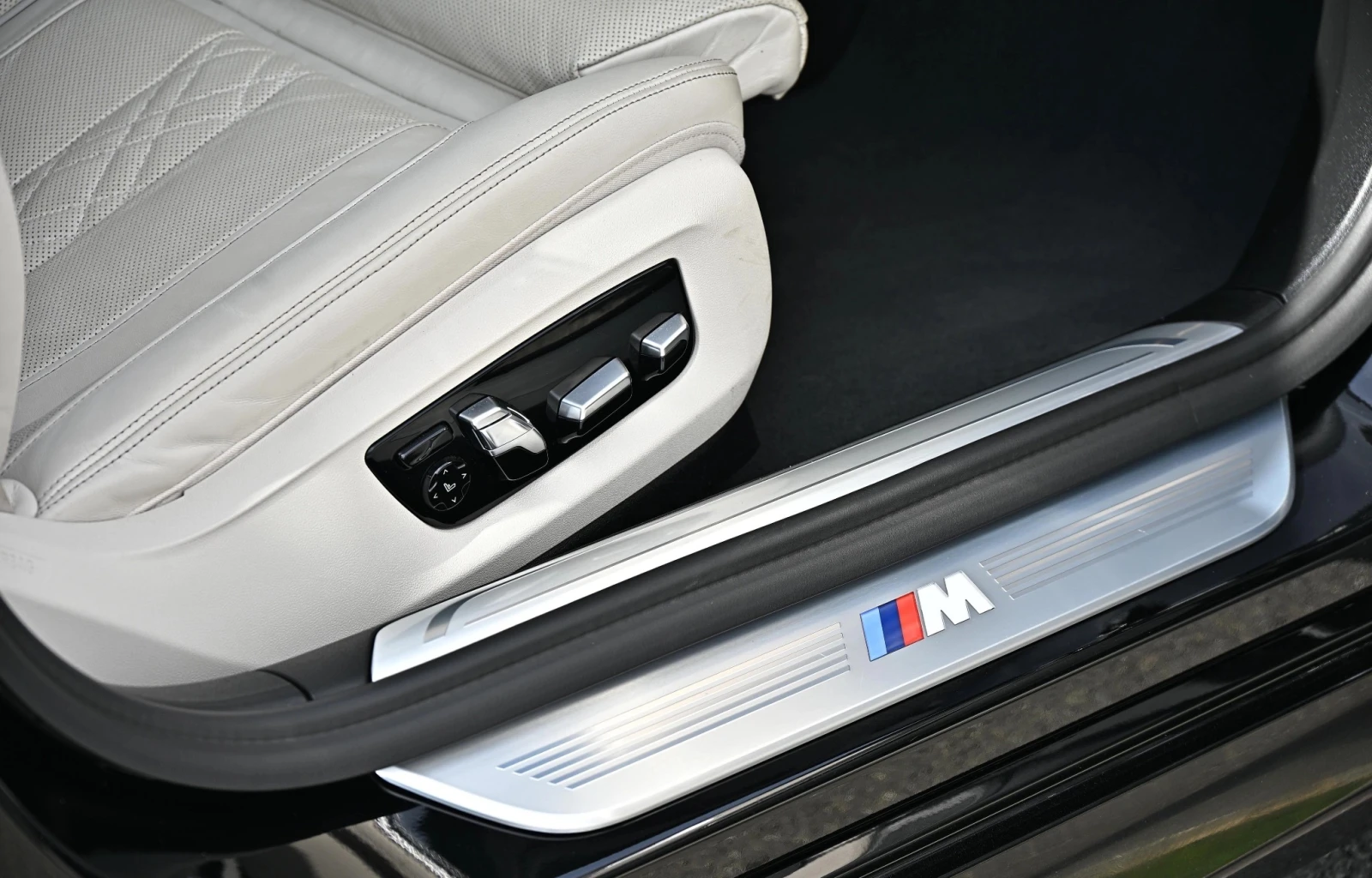 BMW 750 M-Sport xDrive - изображение 7