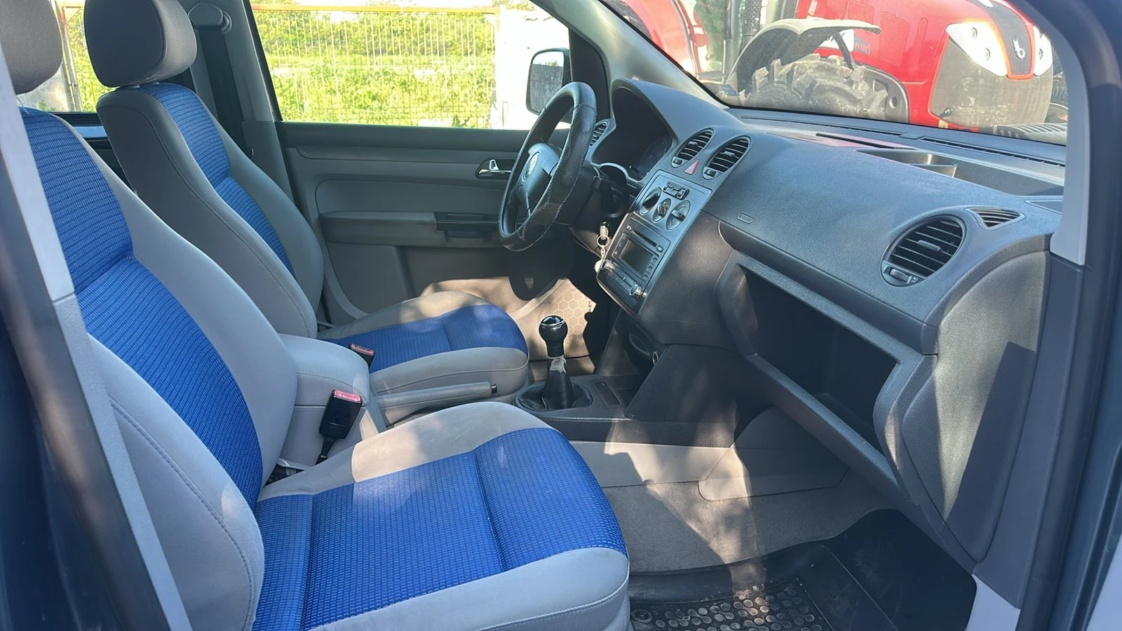 VW Caddy, снимка 6 - Автомобили и джипове - 54337506