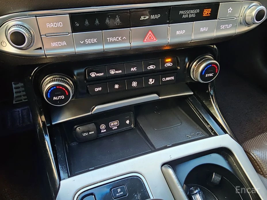 Kia Stinger 2.0 T AWD FULL* HARMAN KARDON* 360 CAM* HEAD-UP* , снимка 12 - Автомобили и джипове - 54238733