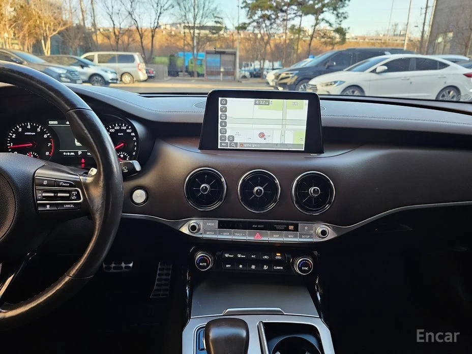 Kia Stinger 2.0 T AWD FULL* HARMAN KARDON* 360 CAM* HEAD-UP* , снимка 11 - Автомобили и джипове - 54238733