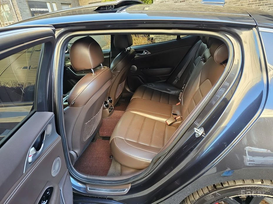 Kia Stinger 2.0 T AWD FULL* HARMAN KARDON* 360 CAM* HEAD-UP* , снимка 14 - Автомобили и джипове - 54238733