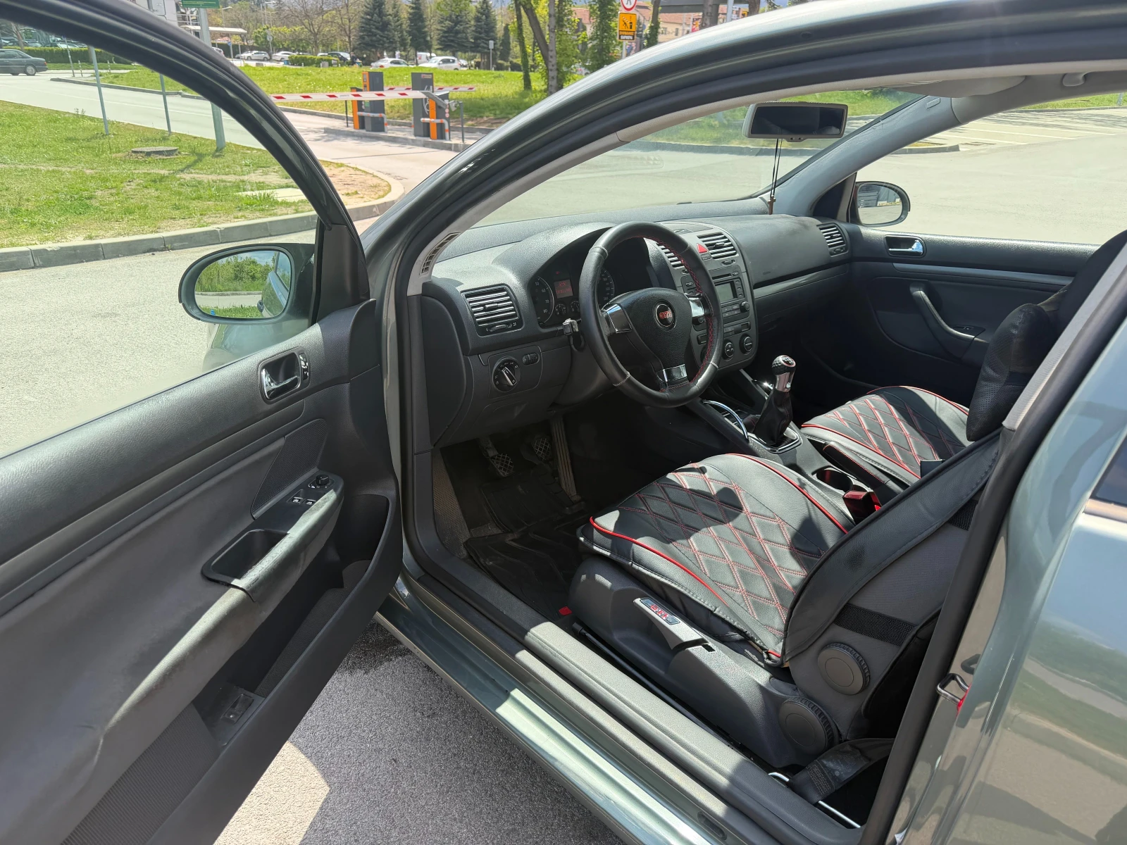 VW Golf 1.6, снимка 9 - Автомобили и джипове - 54381556
