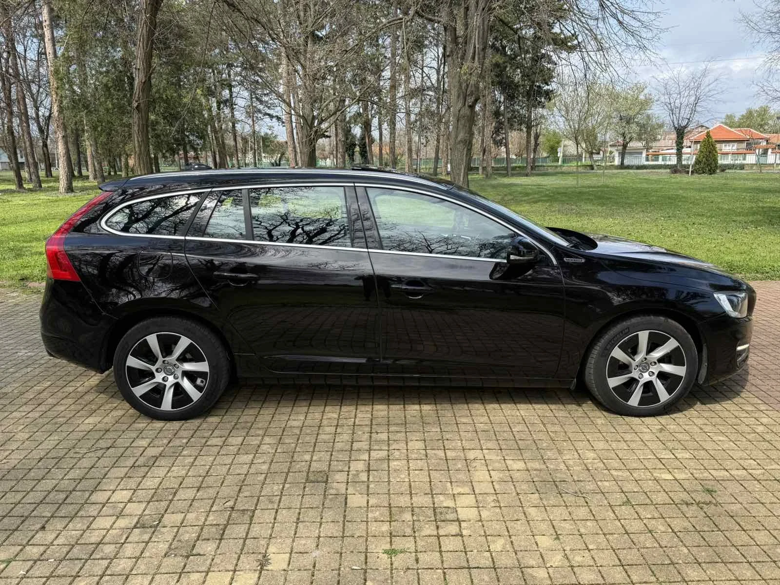 Volvo V60 plug in hybrid, снимка 5 - Автомобили и джипове - 54678504