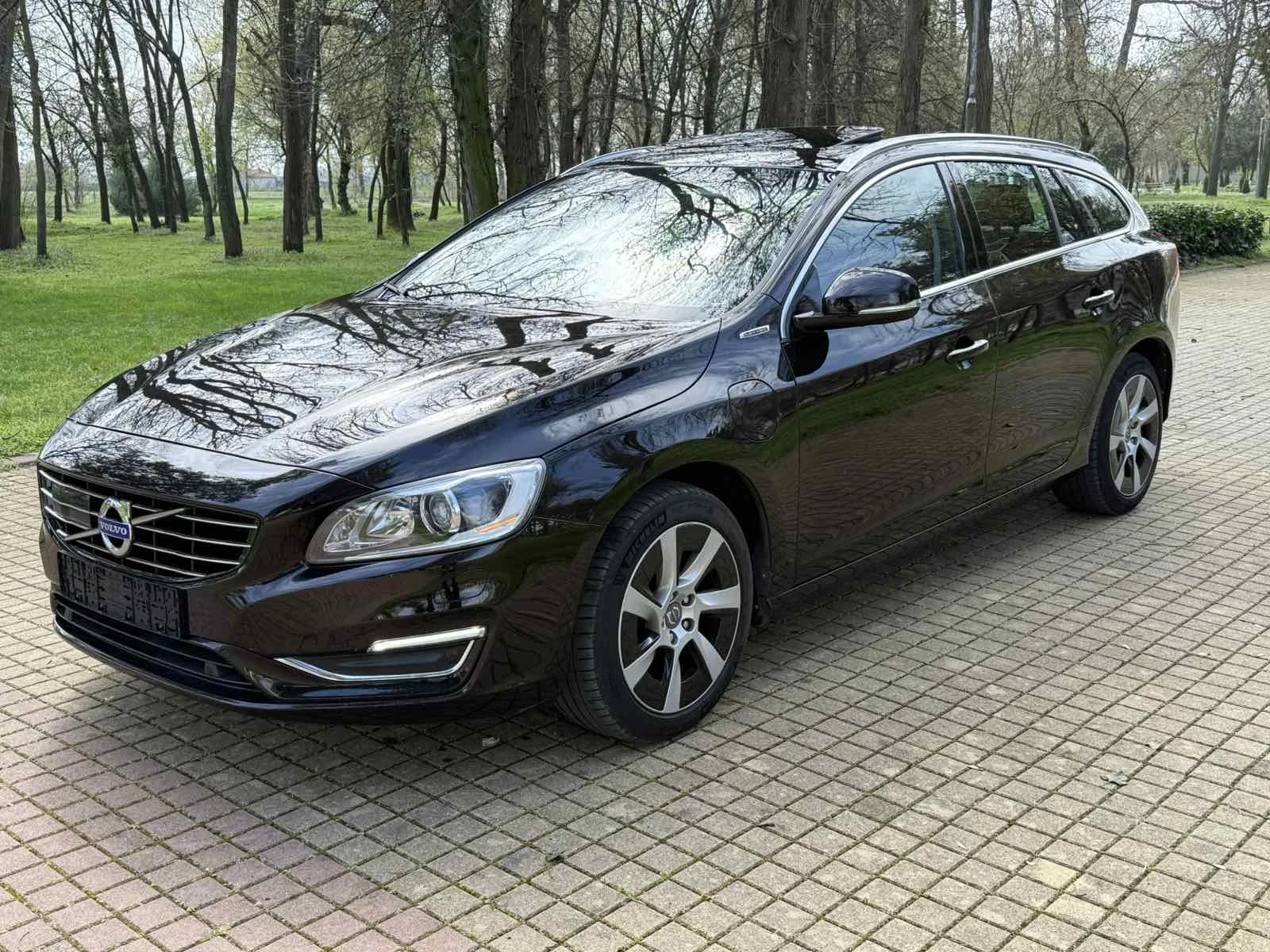Volvo V60 plug in hybrid, снимка 2 - Автомобили и джипове - 54678504