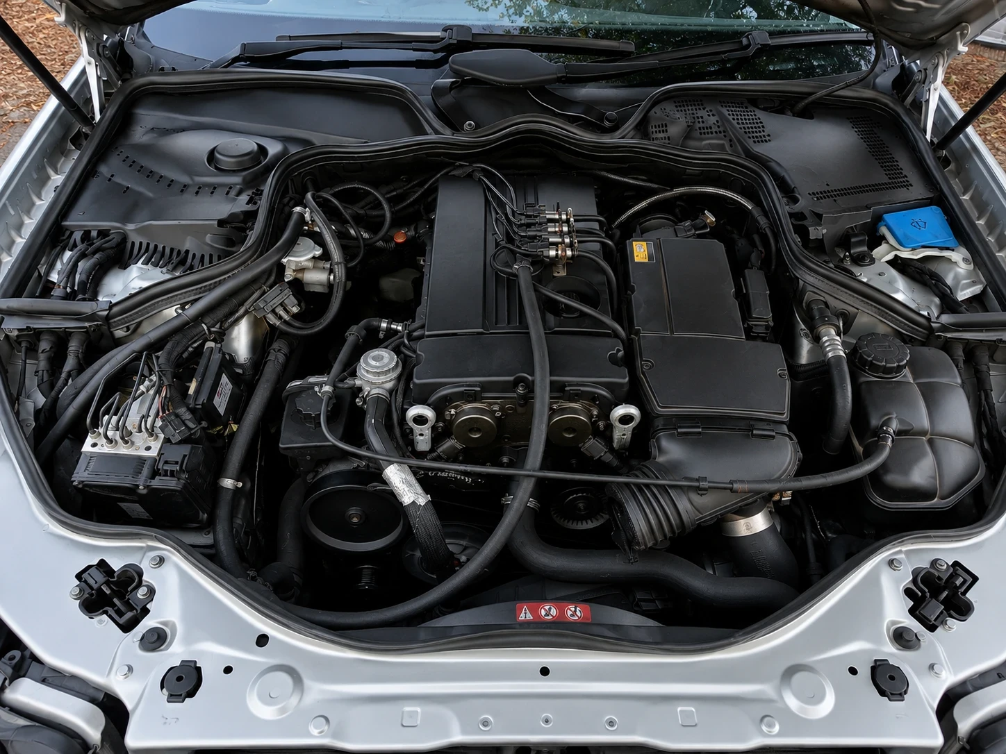 Mercedes-Benz E 200 2.0 компресор, снимка 6 - Автомобили и джипове - 55087710