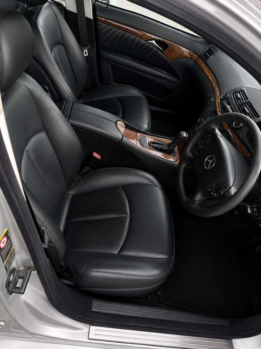 Mercedes-Benz E 200 2.0 компресор, снимка 11 - Автомобили и джипове - 55087710