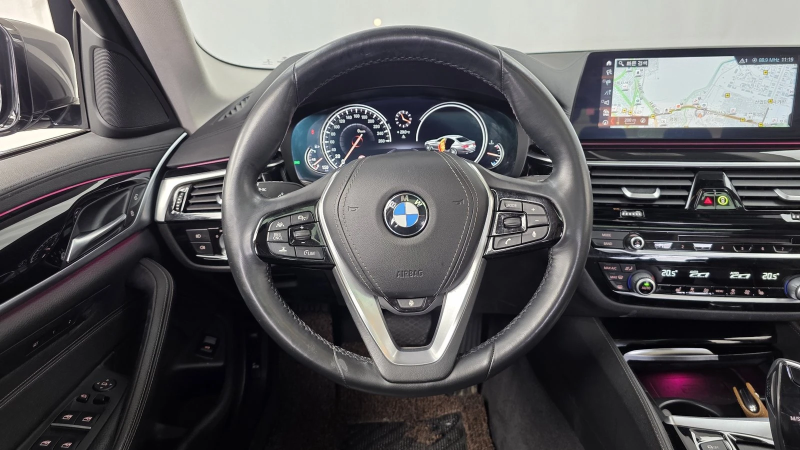 BMW 520 ЛЮК* HUD* ПОДГРЕВ ВОЛАН* ЕЛ. БАГАЖНИК* КРАЙНА ЦЕНА, снимка 13 - Автомобили и джипове - 55344731