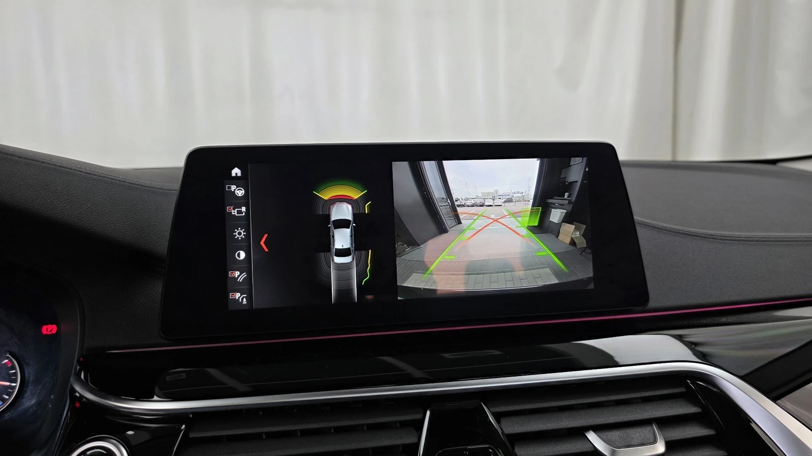 BMW 520 ЛЮК* HUD* ПОДГРЕВ ВОЛАН* ЕЛ. БАГАЖНИК* КРАЙНА ЦЕНА, снимка 15 - Автомобили и джипове - 55344731