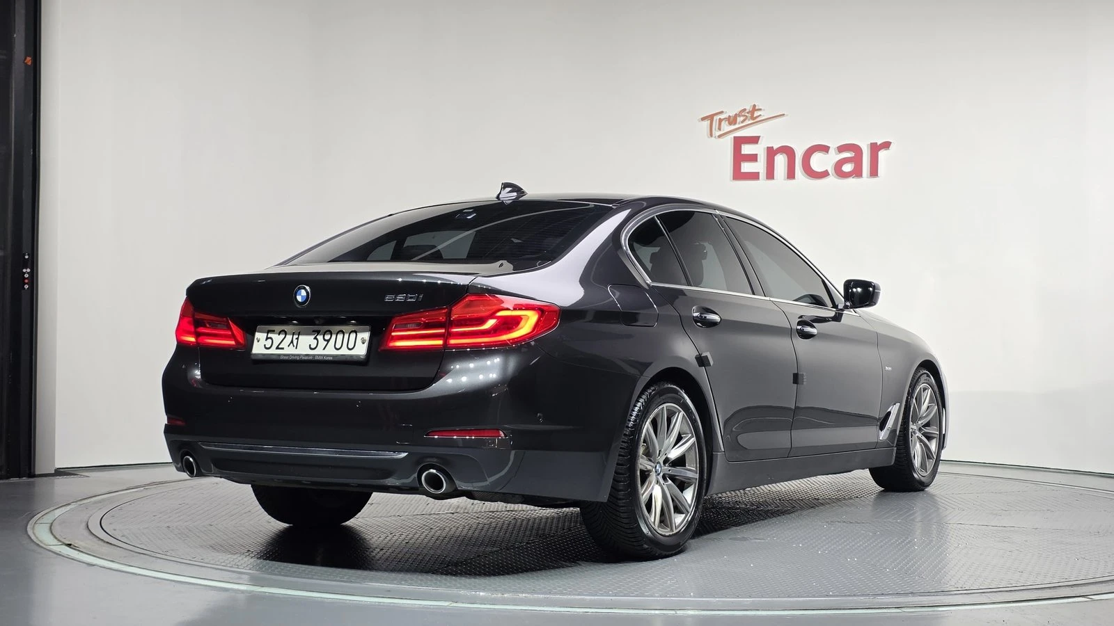 BMW 520 ЛЮК* HUD* ПОДГРЕВ ВОЛАН* ЕЛ. БАГАЖНИК* КРАЙНА ЦЕНА, снимка 2 - Автомобили и джипове - 55344731