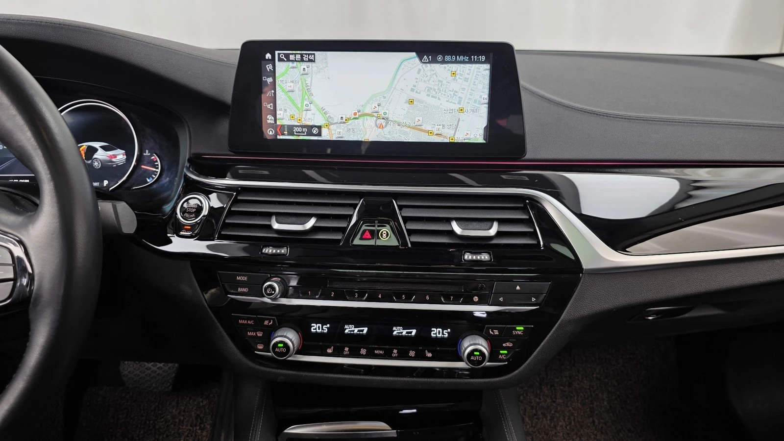 BMW 520 ЛЮК* HUD* ПОДГРЕВ ВОЛАН* ЕЛ. БАГАЖНИК* КРАЙНА ЦЕНА, снимка 14 - Автомобили и джипове - 55344731