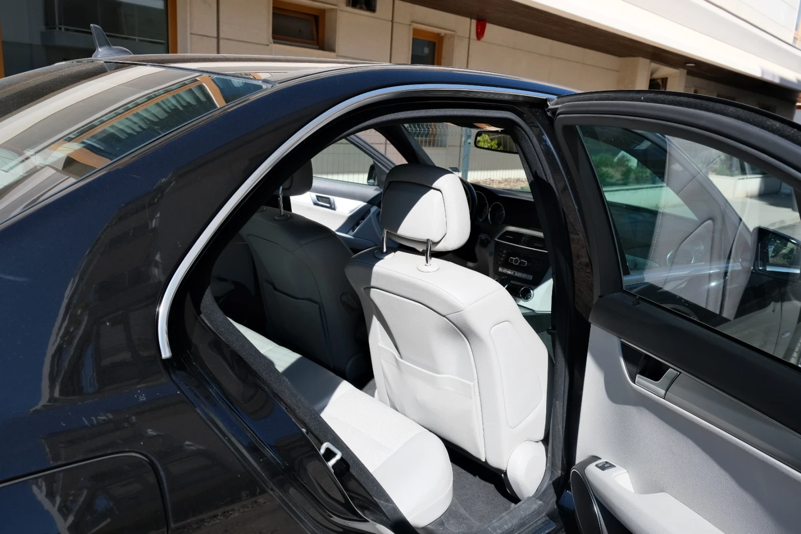 Mercedes-Benz C 250 Amg, снимка 4 - Автомобили и джипове - 55562384