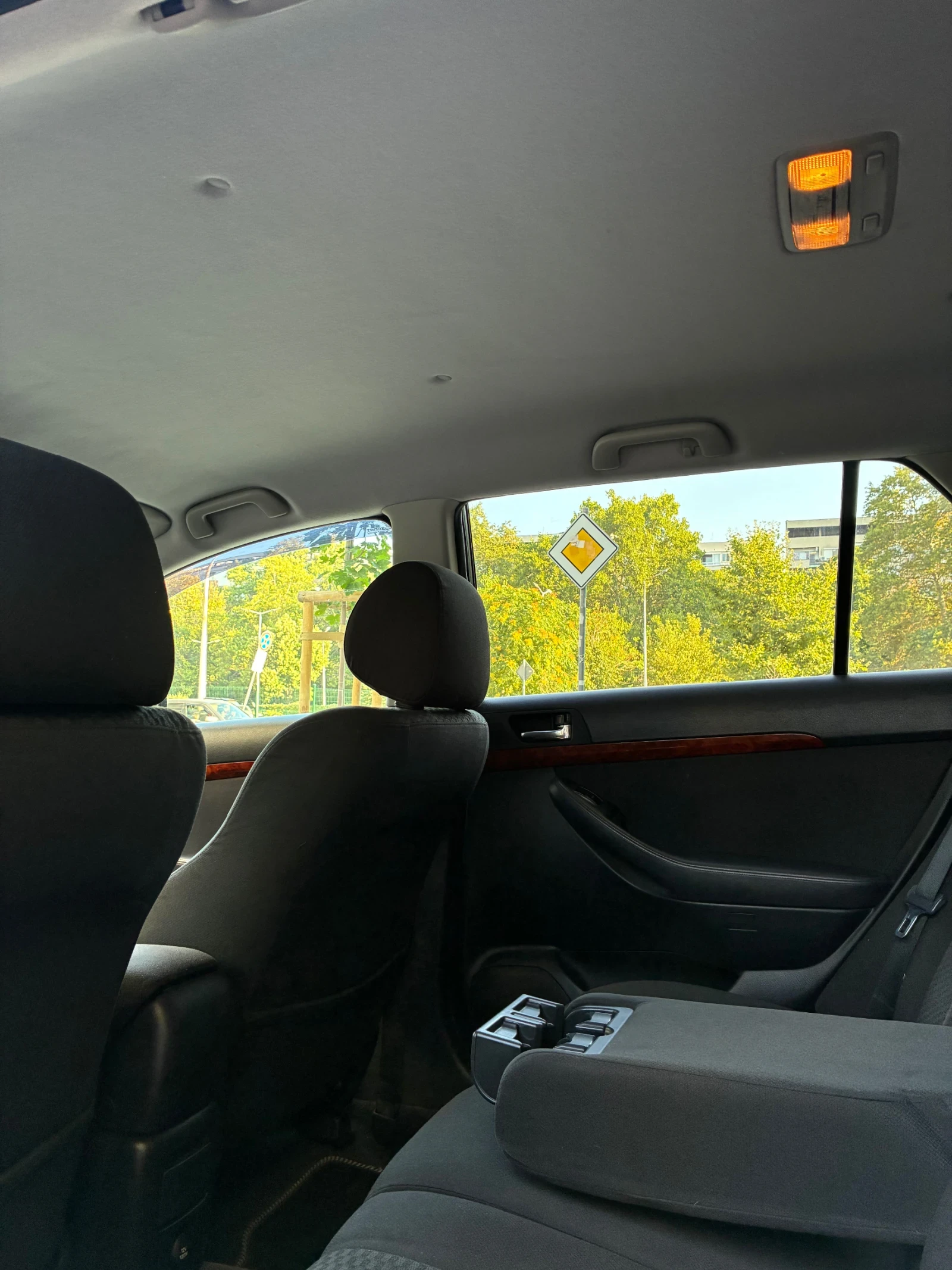 Toyota Avensis 2.2D4D, снимка 16 - Автомобили и джипове - 55571741