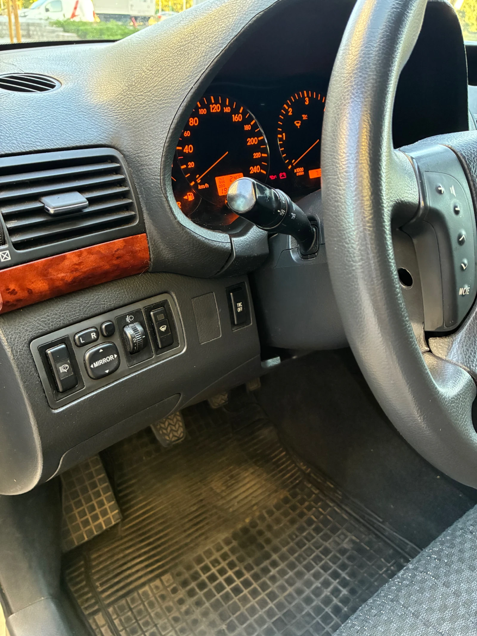 Toyota Avensis 2.2D4D, снимка 11 - Автомобили и джипове - 55571741