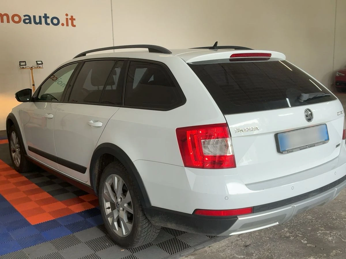 Skoda Octavia 2.0 TDI Scout 4x4, снимка 4 - Автомобили и джипове - 55623542