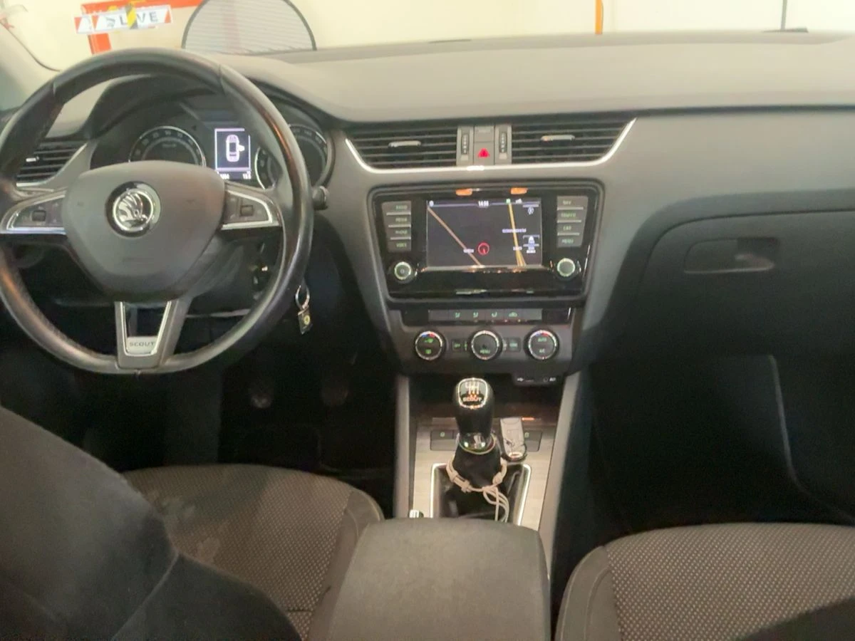 Skoda Octavia 2.0 TDI Scout 4x4, снимка 9 - Автомобили и джипове - 55623542