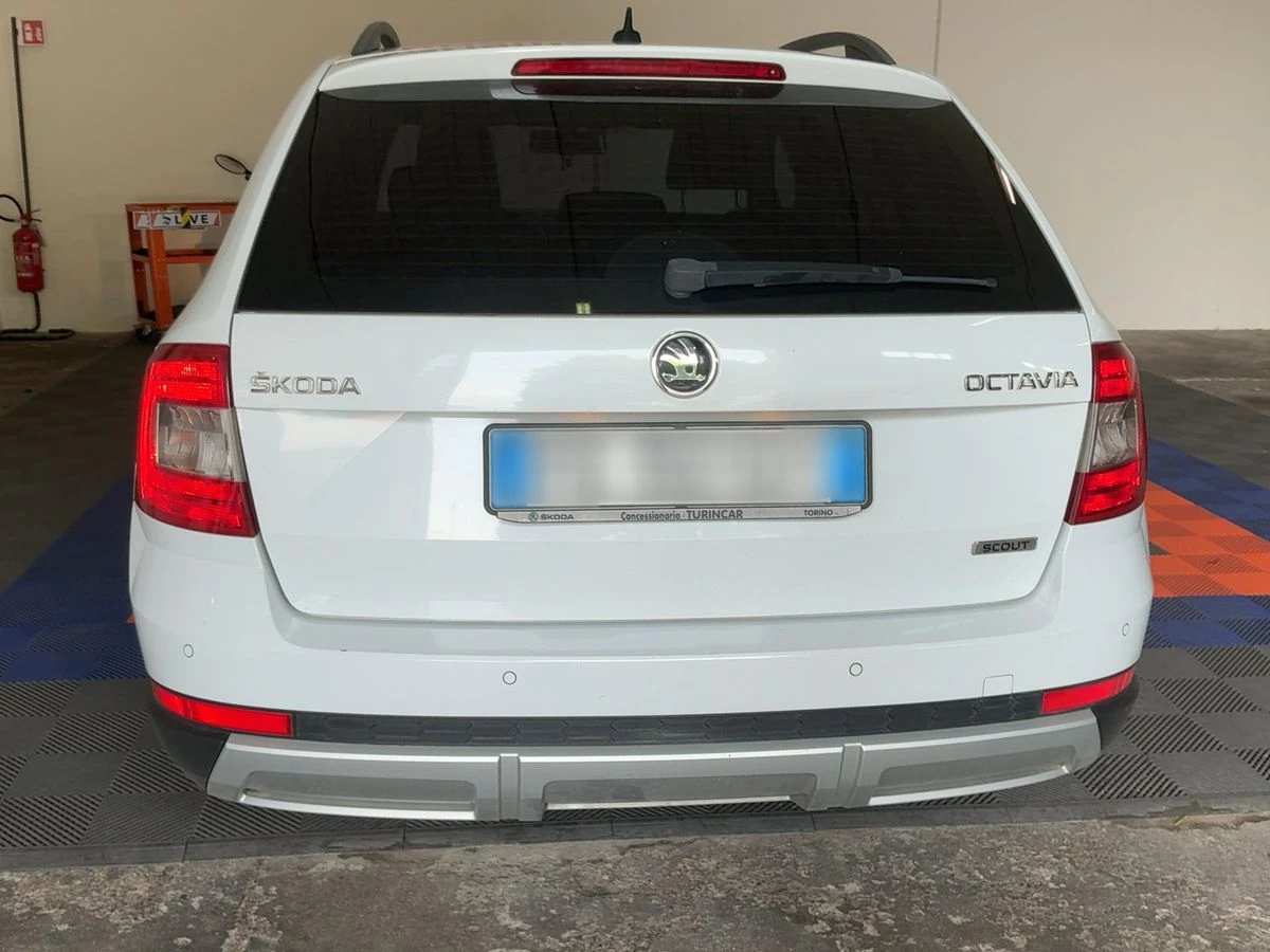 Skoda Octavia 2.0 TDI Scout 4x4, снимка 5 - Автомобили и джипове - 55623542
