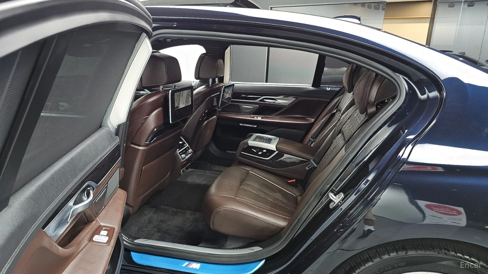 BMW 740 Li xDrive* 360* HUD* HARMAN* МАСАЖ* ОБДУХ* ТАБЛЕТ, снимка 11 - Автомобили и джипове - 55646295