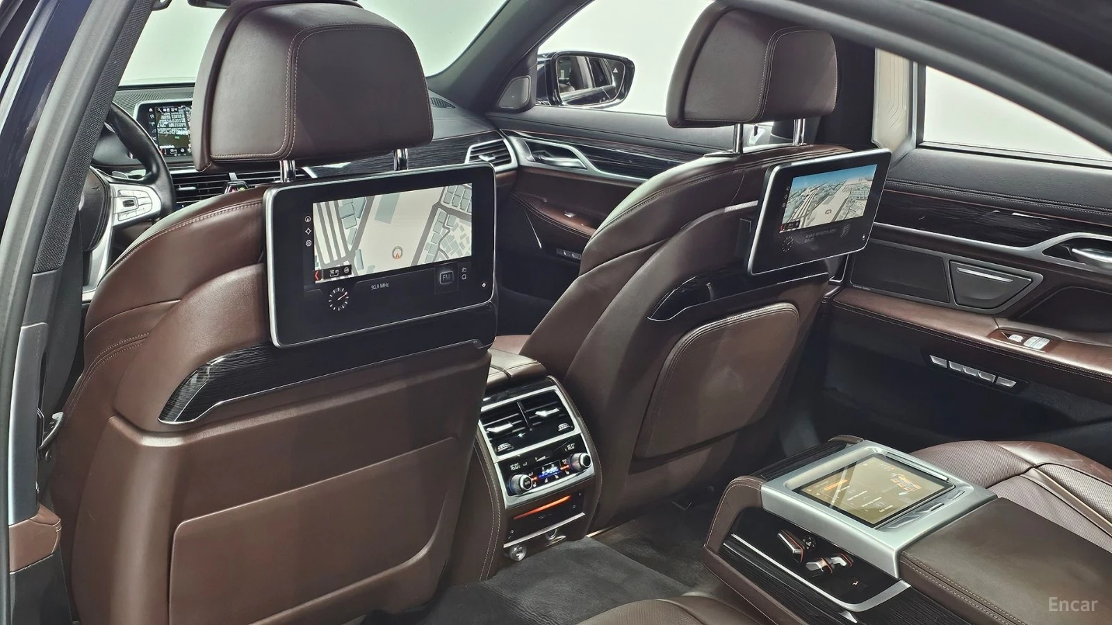 BMW 740 Li xDrive* 360* HUD* HARMAN* МАСАЖ* ОБДУХ* ТАБЛЕТ, снимка 14 - Автомобили и джипове - 55646295