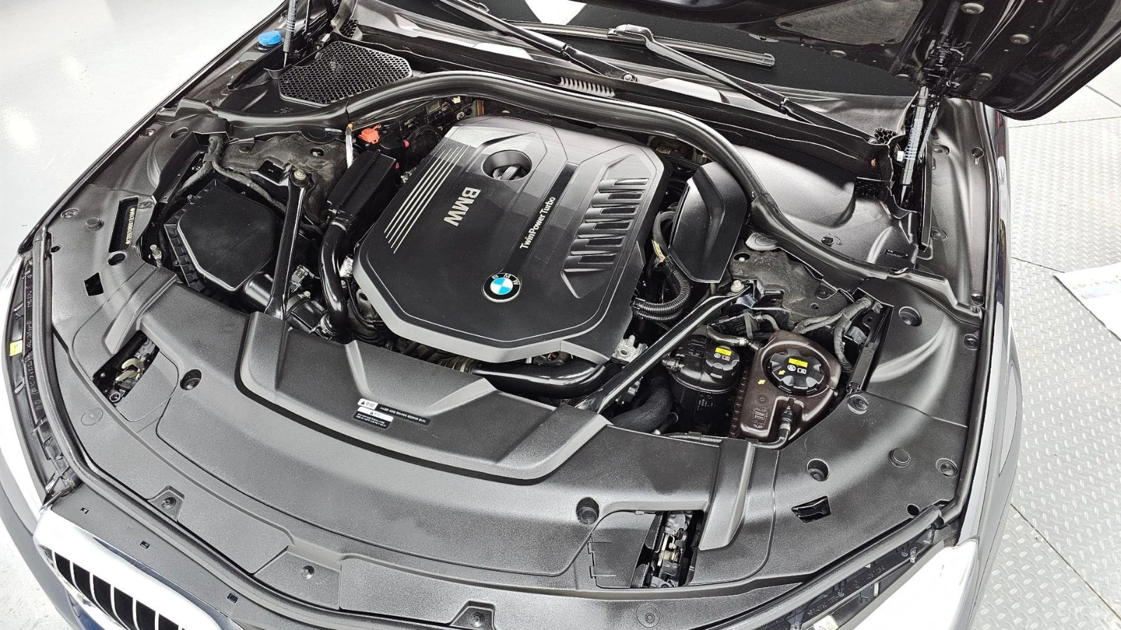 BMW 740 Li xDrive* 360* HUD* HARMAN* МАСАЖ* ОБДУХ* ТАБЛЕТ, снимка 17 - Автомобили и джипове - 55646295