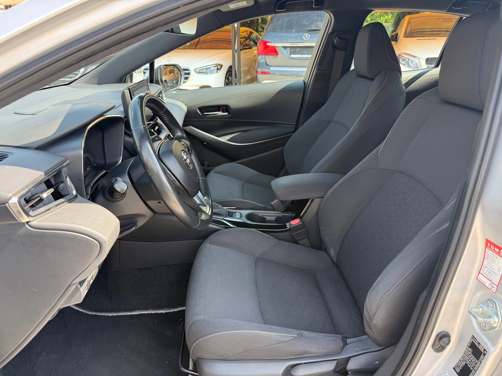 Toyota Corolla 1.8h  Active-cvt ! 100% РЕАЛНИ КИЛОМЕТРИ !, снимка 9 - Автомобили и джипове - 55654850