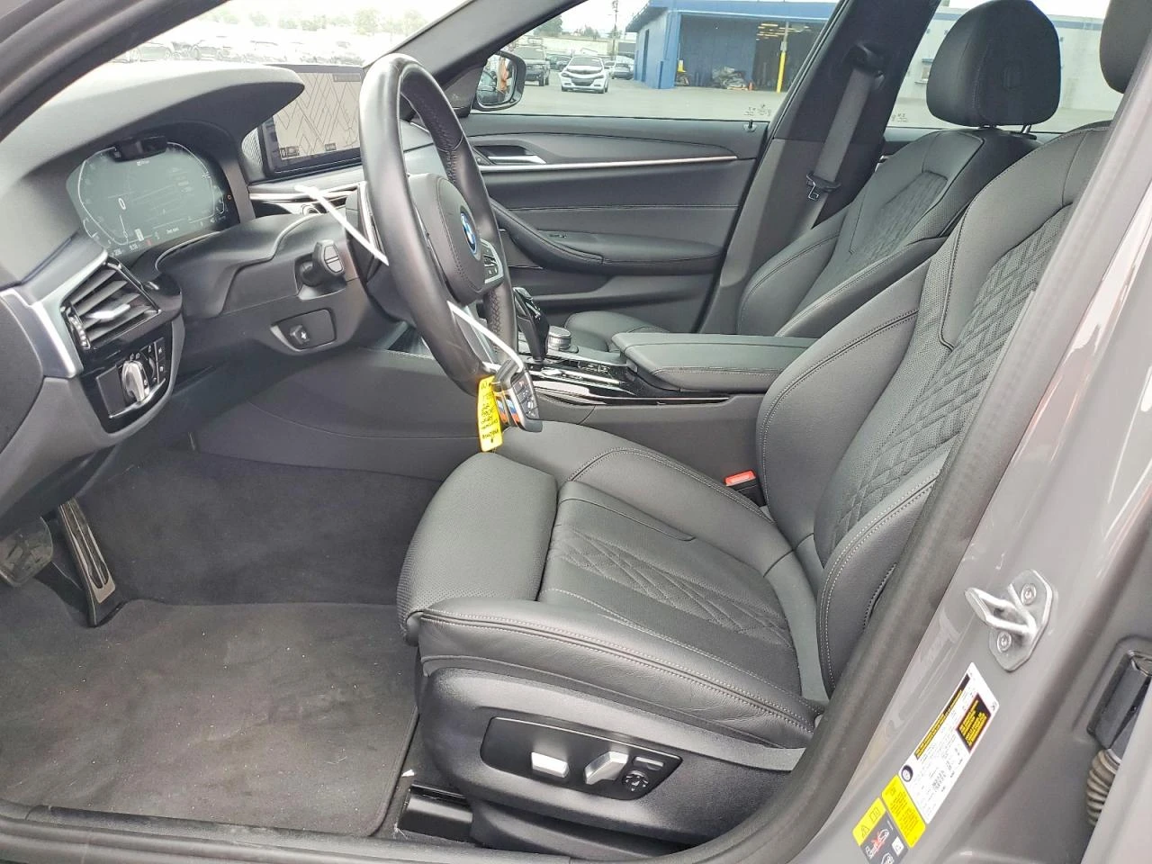 BMW 530E М* GESTURE* HARMON* DISTRONIC* SHADOW LINE* , снимка 6 - Автомобили и джипове - 56131659
