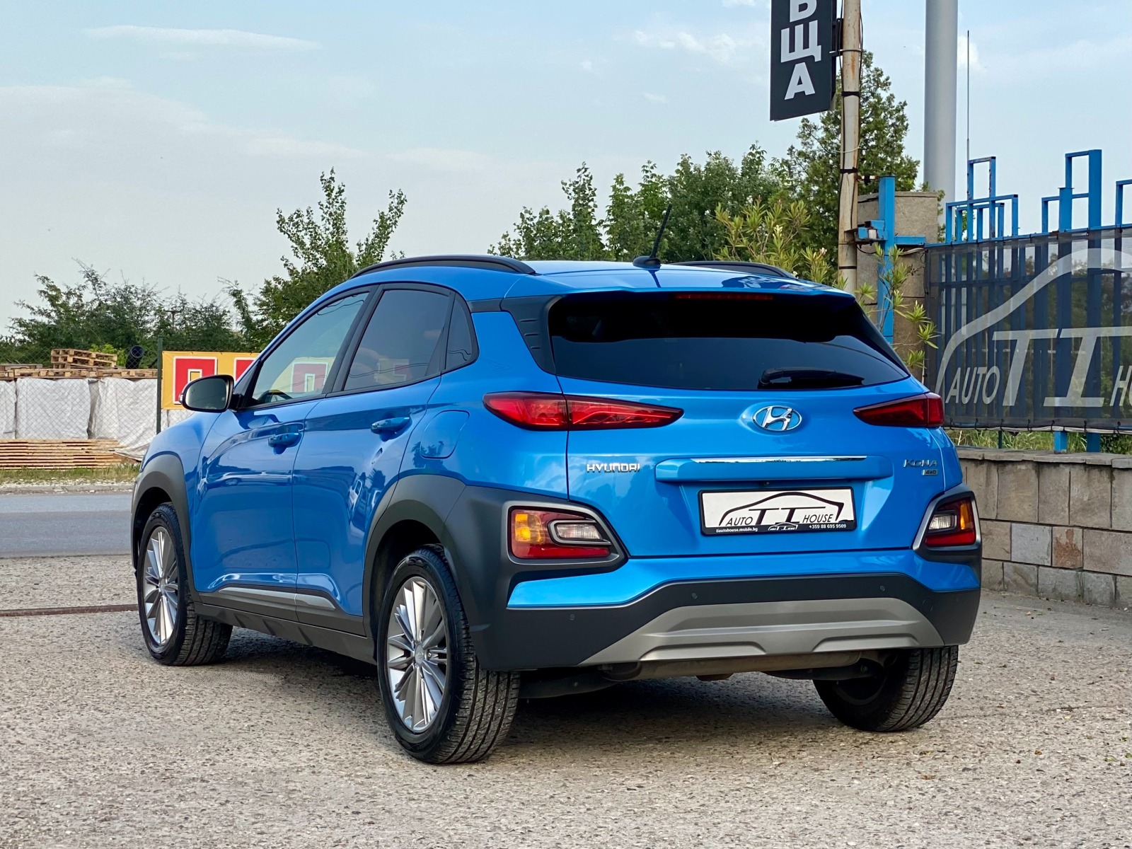 Hyundai Kona Premium* 1.6TGDI* 4x4* КАТО НОВА! - изображение 4